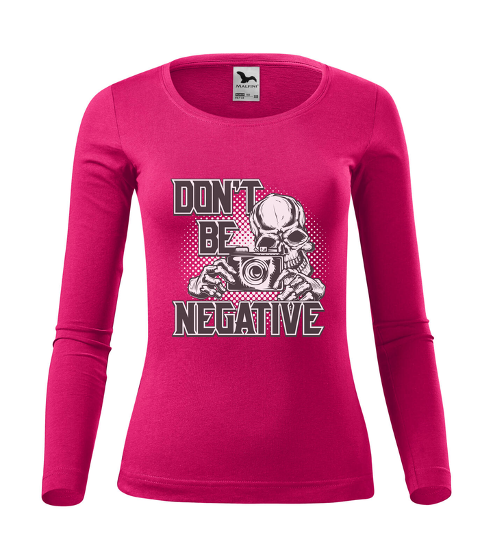 Don't be negative (black and white) - Hosszú ujjú női póló málna