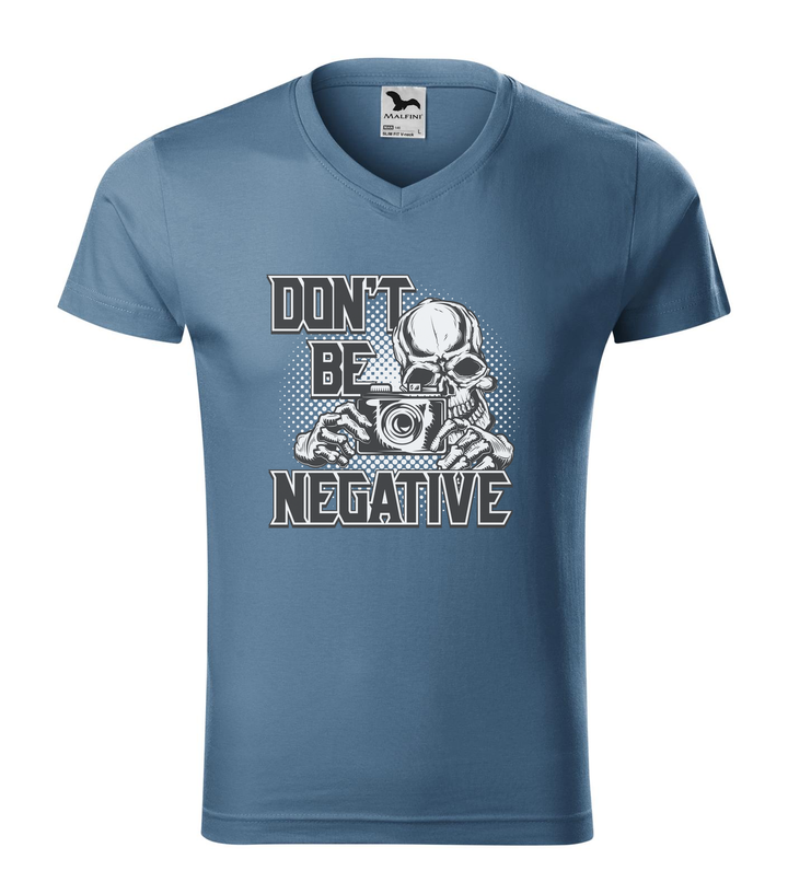 Don't be negative (black and white) - V-nyakú férfi póló farmerkék