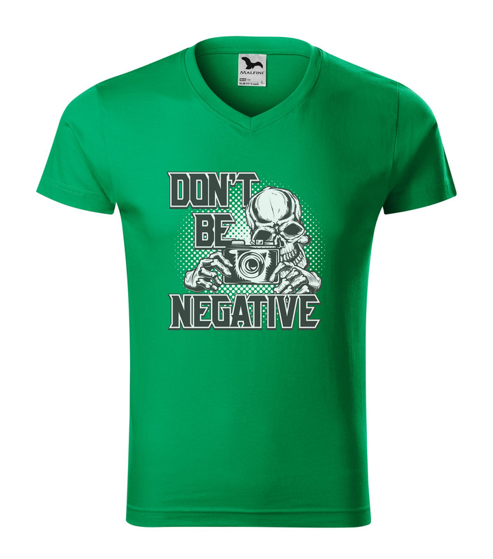 Don't be negative (black and white) - V-nyakú férfi póló fűzöld