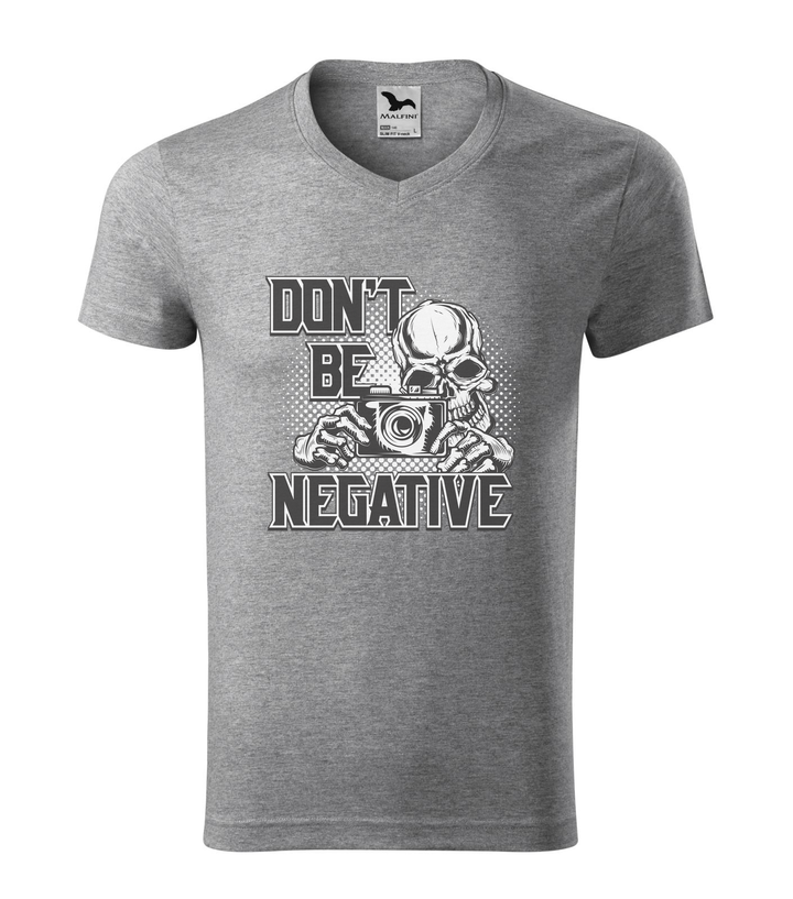 Don't be negative (black and white) - V-nyakú férfi póló sötétszürke